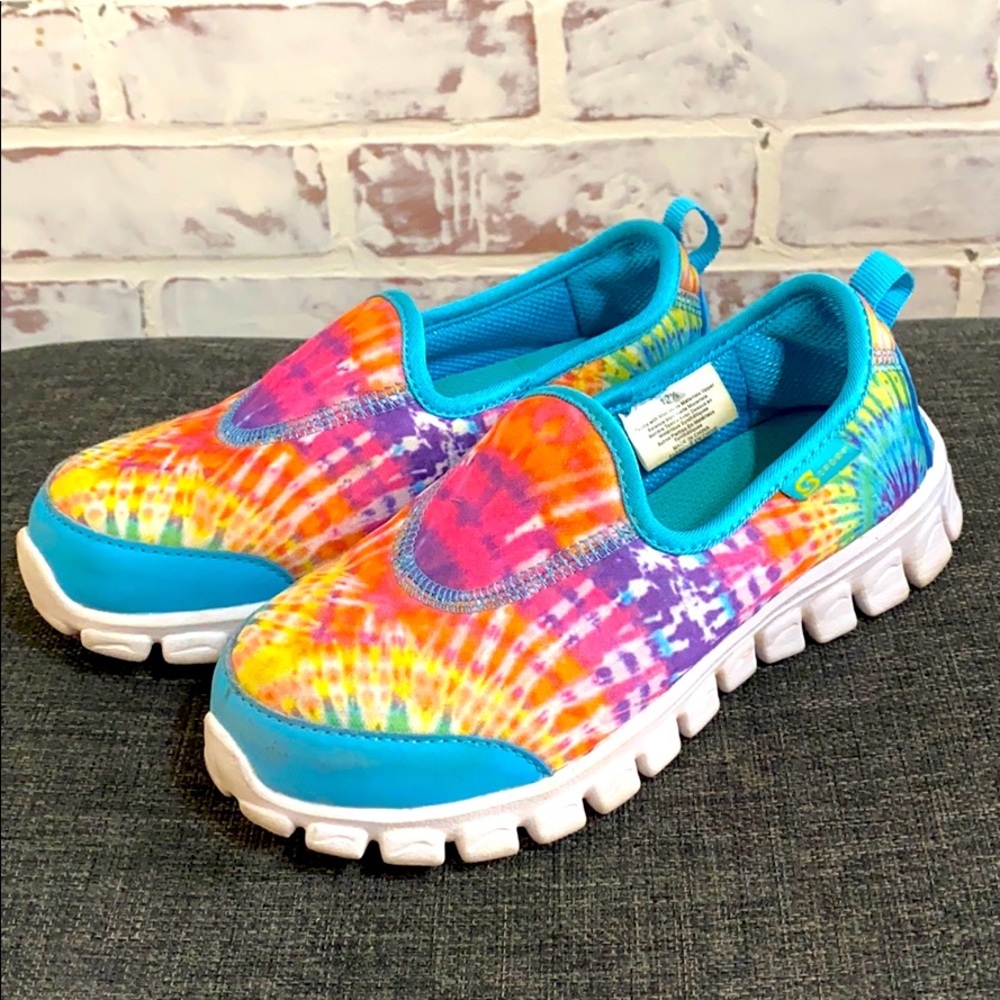 Tie dye look slip on tennis shoes